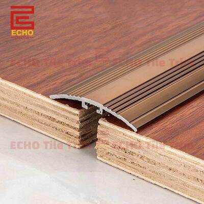 Переходные полосы между полом из твердой древесины и плитки одинаковой высоты